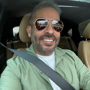 Meet your Posher, Leander